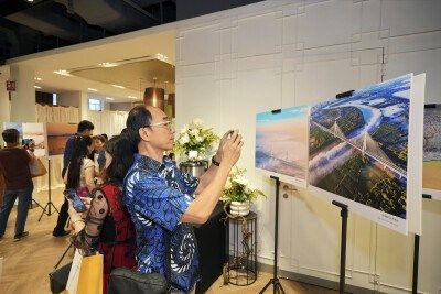 "Dialogue with Que and Hua Mountains" Theme Art Exhibition Opens in Singapore